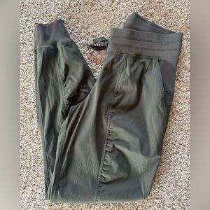 NWOT Lululemon Dance Studio Jogger Mid-Rise Size 6 Olive Green